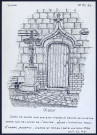 Oissy : croix de fonte sur socle en pierre, à gauche de la petite porte sud de la nef de l'église - (Reproduction interdite sans autorisation - © Claude Piette)