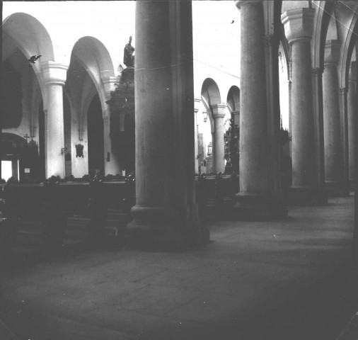 Cathédrale. Vue intérieure de la nef
