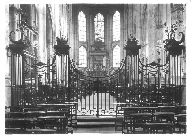 Eglise Saint-Vulfran à Abbeville, vue intérieure : grille centrale du choeur