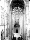 Cathédrale, vue intérieure : la nef, le buffet d'orgue, la grande rose en 1901