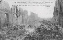 Ce qu'il reste d'une rue après un bombardement acharné par les prussiens - Remains of a street after bombardment by the germans