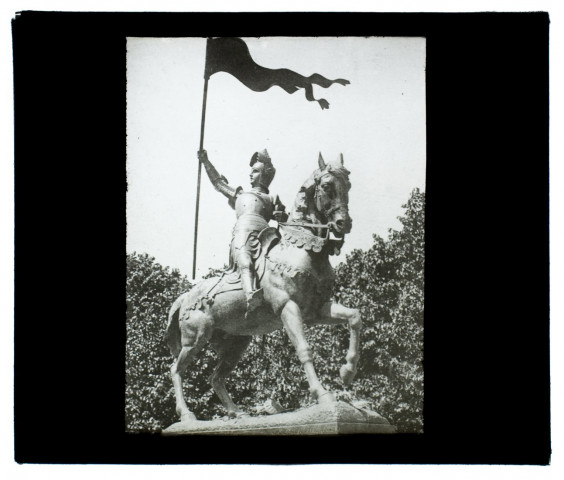 Jeanne d'Arc - statue par Charles Lebourg à Nantes, place des Enfants Nantais